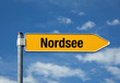 Pfeil mit blauem Himmel NORDSEE