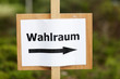Hinweisschild Wahlraum