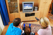 Familie beim Fernsehen