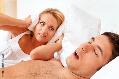 Foto: Schnarchen beim Schlafen Schnarchen beim Schlafen