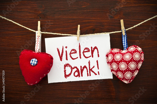 Foto: 2 Stoffherzen mit Karte und Vielen Dank auf Holzbrett 2 Stoffherzen mit Karte und Vielen Dank auf Holzbrett