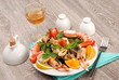 ANTIPASTO CON MOLLUSCHI E CROSTACEI UNO ANTIPASTO CON MOLLUSCHI E CROSTACEI UNO