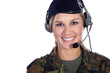 Soldatin mit Headset im Service Bereich