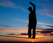 Silhouette auf der Slackline
