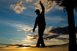 Photo: Silhouette auf der Slackline Silhouette auf der Slackline