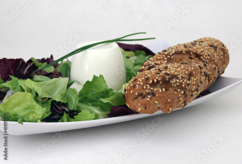 Foto: Frischkäse mit Salat Frischkäse mit Salat