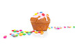 Cupcake mit vielen bunten Smarties