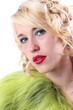 Junge blonde Frau mit rotem Lippenstift Junge blonde Frau mit rotem Lippenstift