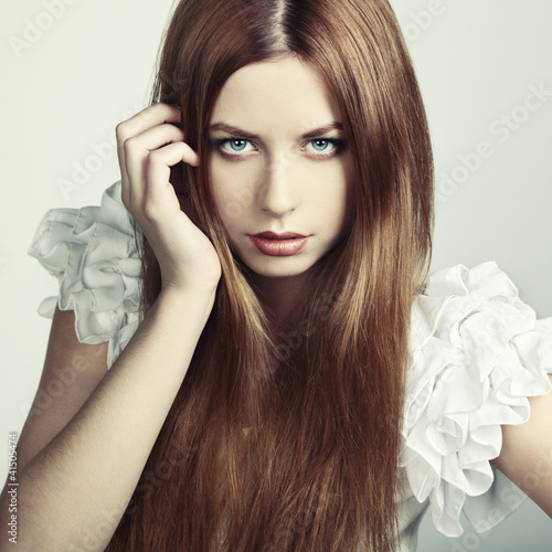 Foto: Fashion photo of a young woman with red hair Fashion photo of a young woman with red hair