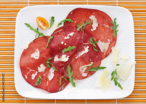 Foto: Bresaola con rucola e parmigiano Bresaola con rucola e parmigiano
