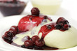 Germknödel mit roter Grütze