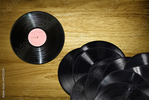 Foto: records on desk records on desk