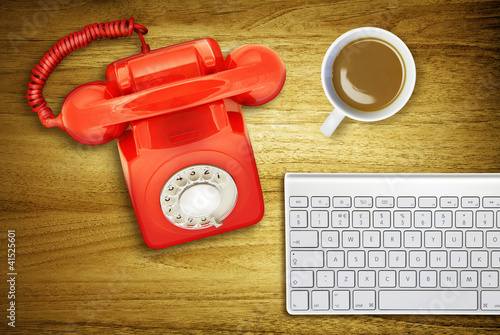 Foto : retro phone on desktop retro phone on desktop