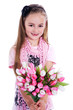 Junges Mädchen schenkt Blumenstrauß zu Muttertag Junges Mädchen schenkt Blumenstrauß zu Muttertag