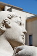 Visage de femme, main sous le menton. Visage de femme, main sous le menton.