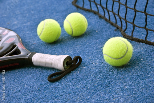 Foto: the objects of a paddle tournament the objects of a paddle tournament