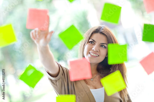 Photo: Woman with post-its Woman with post-its