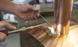 Installateur mit Kupfer
