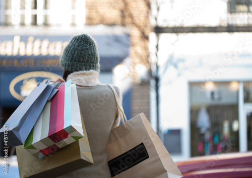 Foto: Shopper with shopping bags Shopper with shopping bags