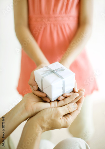 Foto: Gift giving Gift giving