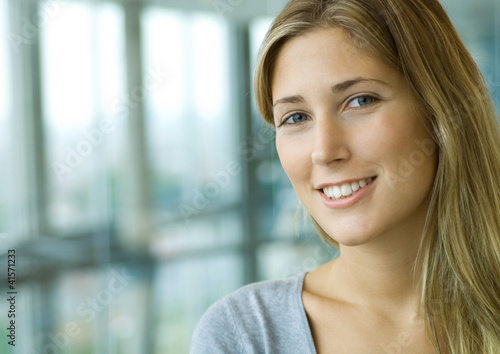 Photo: Young woman, portrait Young woman, portrait