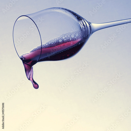 Photo: verschütteter Wein verschütteter Wein