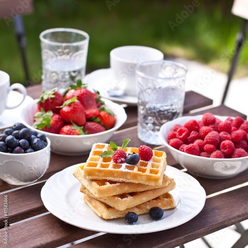 Foto: Waffles and fresh berries Waffles and fresh berries