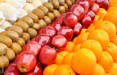 Photo: Frisches Obst Äpfel orangen kiwis Frisches Obst Äpfel orangen kiwis