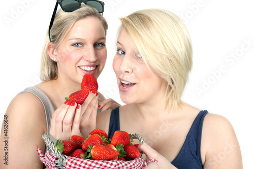 Photo: frische Erdbeeren probieren frische Erdbeeren probieren