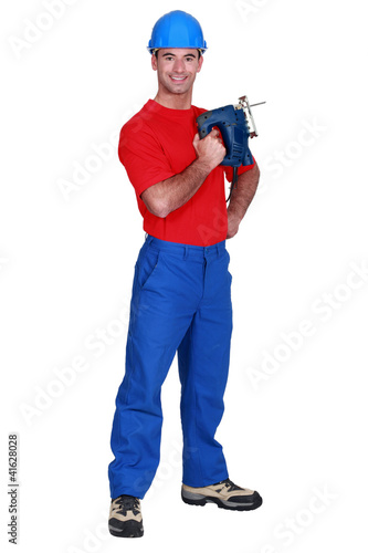 Foto: Carpenter holding band-saw Carpenter holding band-saw
