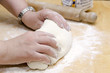 mani che impastano il pane mani che impastano il pane