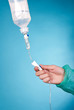 Foto: Hand and infusion bottle Hand and infusion bottle