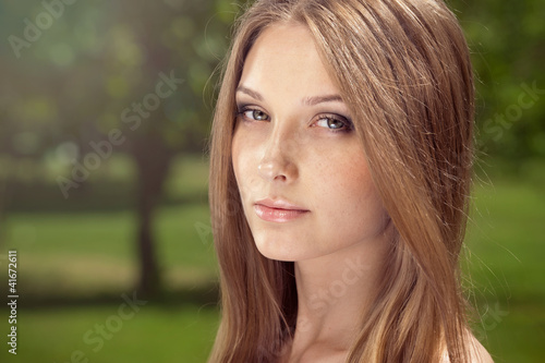 Foto: Portrait of beautiful young woman Portrait of beautiful young woman