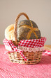 Mohnbrötchen und Sesambrötchen