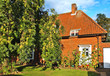Photo en ligne au meilleur prix Lovely house with sunflowers on Summer day