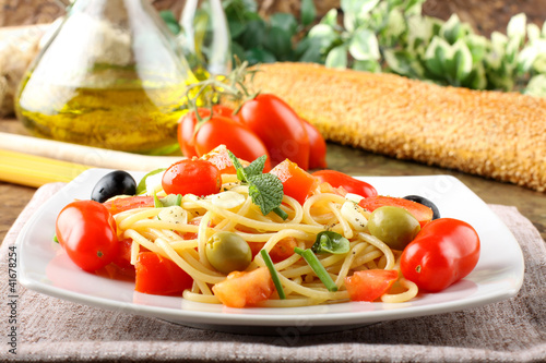 Photo: Spaghetti with fresh tomatoes, olives and mint Spaghetti with fresh tomatoes, olives and mint