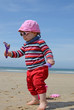 bébé dans le sable