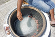 pescatore che prepara il conzo