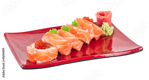Foto: Japanese sushi traditional japanese food.Roll made of salmon, re Japanese sushi traditional japanese food.Roll made of salmon, re