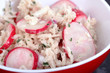 Frischer Salat mit Rettich und Radieschen