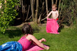 Kinder beim Sonnenbad