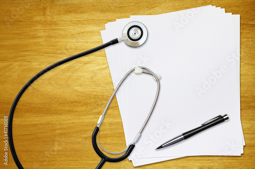 Foto: stethoscope blank paper stethoscope blank paper