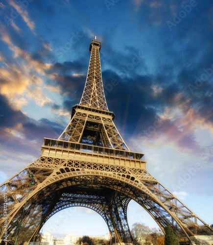 Fototapeta Beautiful photo of the Eiffel tower in Paris with gorgeous sky c