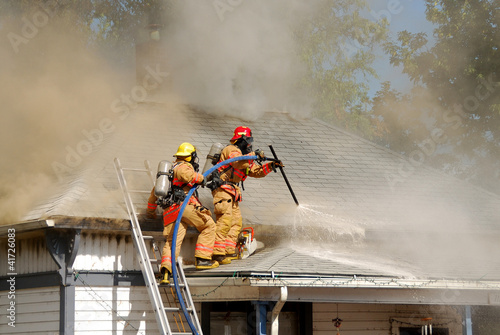 Photo: making a horizontal ventilation on dwelling on fire making a horizontal ventilation on dwelling on fire