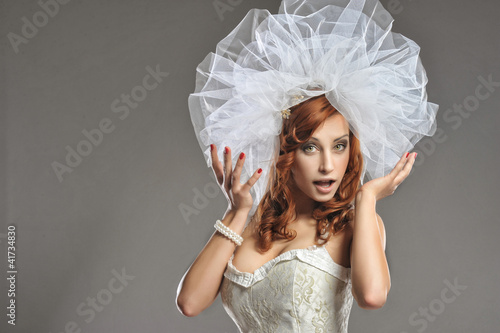 Foto: Wedding portrait of beautiful young bride Wedding portrait of beautiful young bride