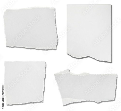 Foto: white paper ripped message background white paper ripped message background
