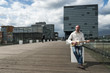 Gitarrenspieler im Medienhafen Düsseldorf