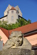 Skulptur vor Burg in Meersburg