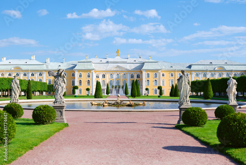 Photo: palace in Peterhof, Saint-Petersburg, Russia palace in Peterhof, Saint-Petersburg, Russia
