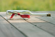 Foto: flasche auf bootssteg flasche auf bootssteg